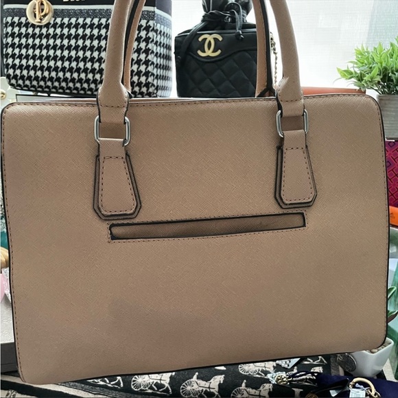 ✨NEW GUESS✨HANDBAG W/BAG CHARM ATTACHMENT - Picture 11 of 12